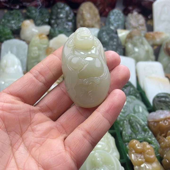 柴***茶和田玉（糖玉）未镶嵌颈饰