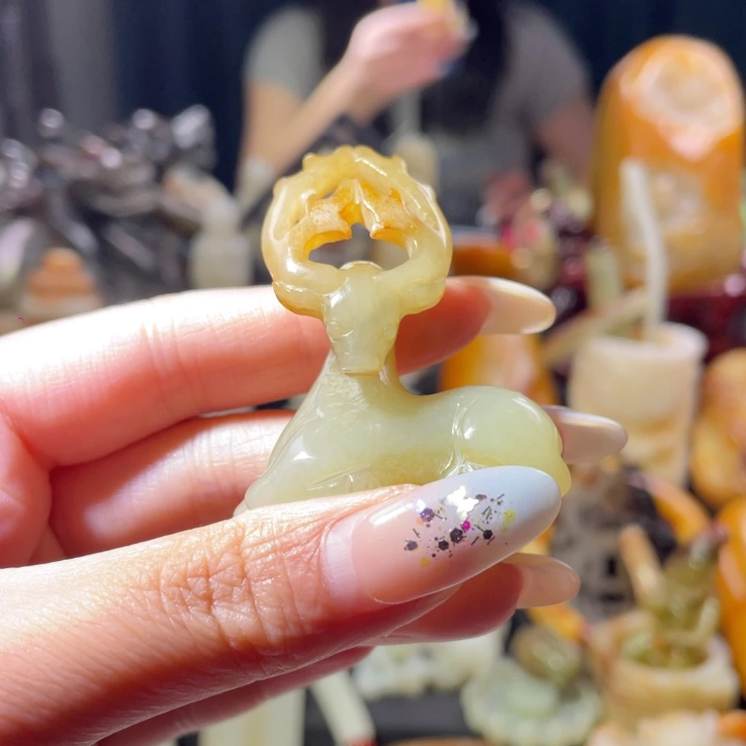 姚***立和田玉未镶嵌挂件