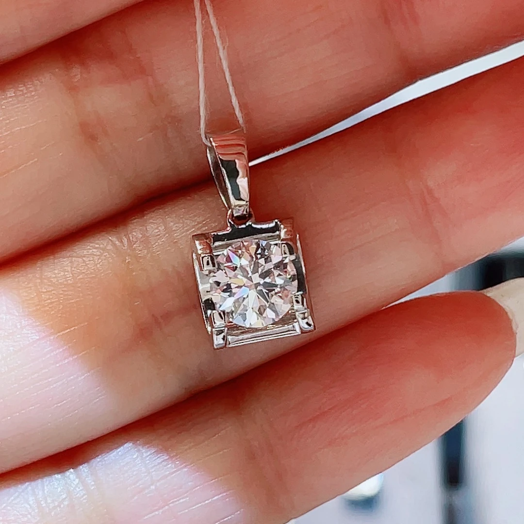 实验室培育钻石铂Pt950镶嵌1克拉牛头吊坠