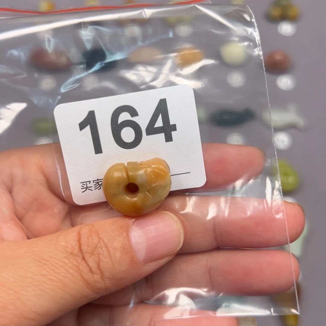 蛇纹石玉未镶嵌颈饰趋**正