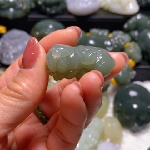 颈饰未镶嵌和田玉（糖玉）