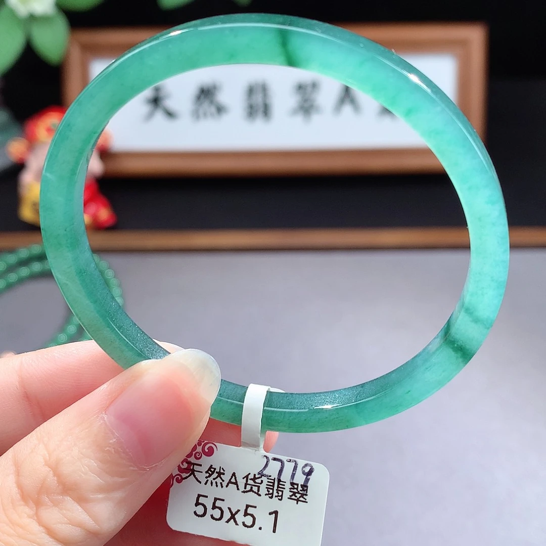 未镶嵌手镯（圆镯）翡翠