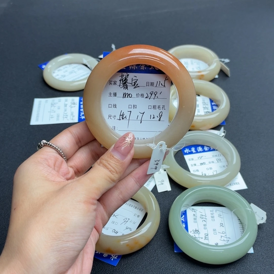 馨***7石英岩玉未镶嵌手镯