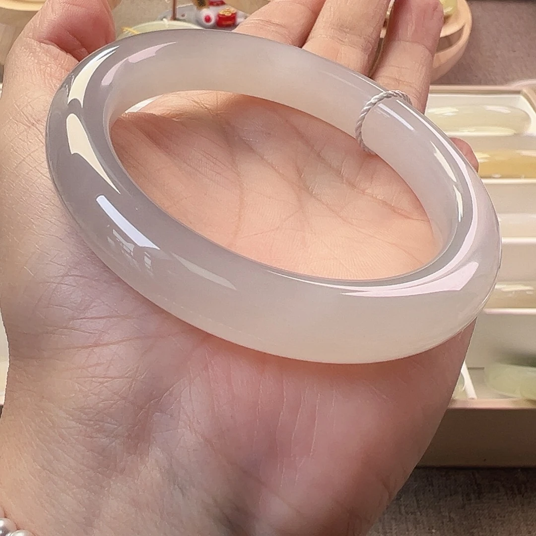 和田玉未镶嵌手镯冰胶猫