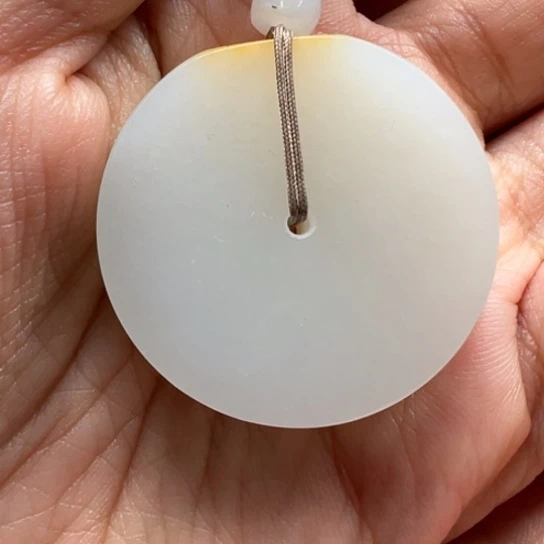 和田玉未镶嵌颈饰平安扣