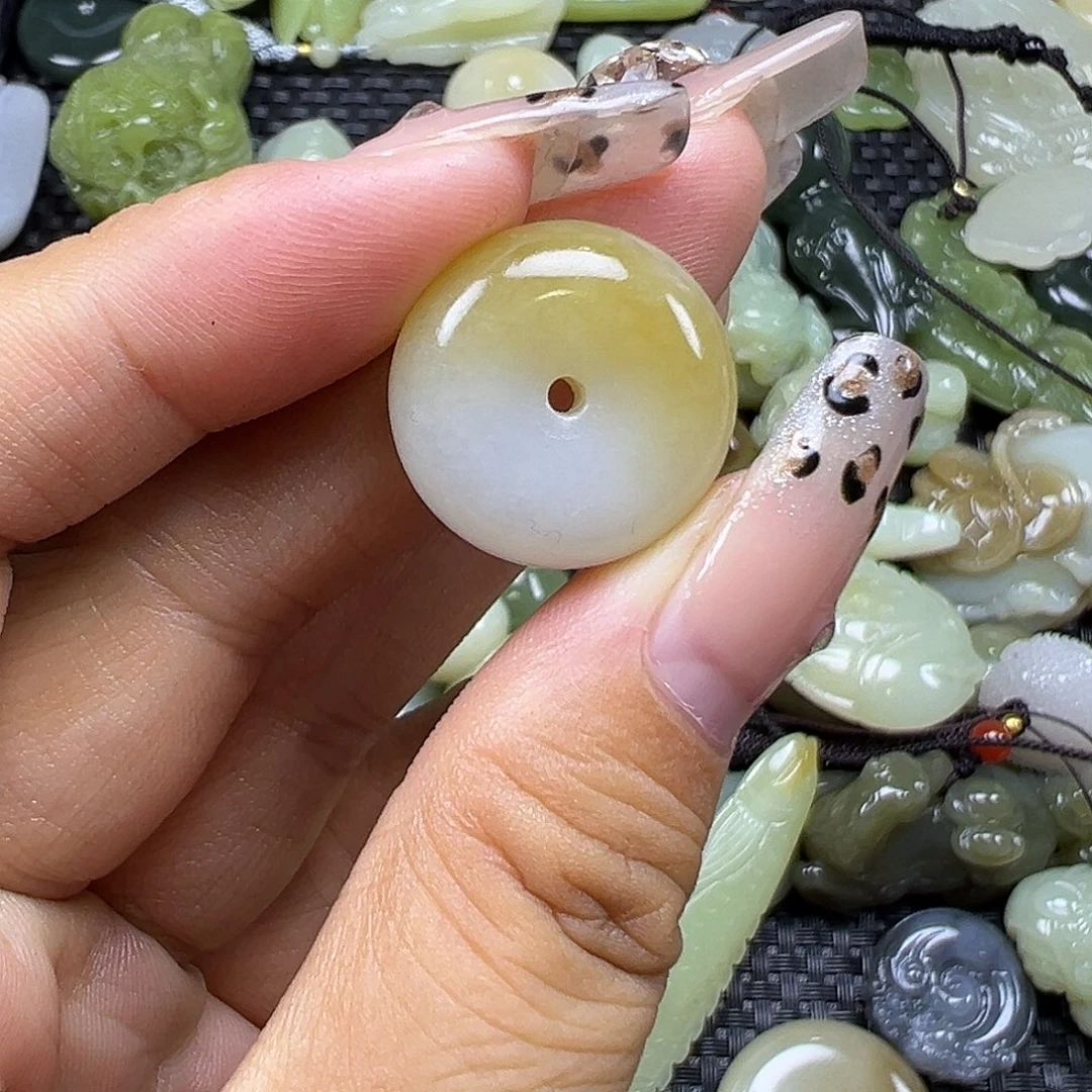 亮***咪颈饰未镶嵌和田玉