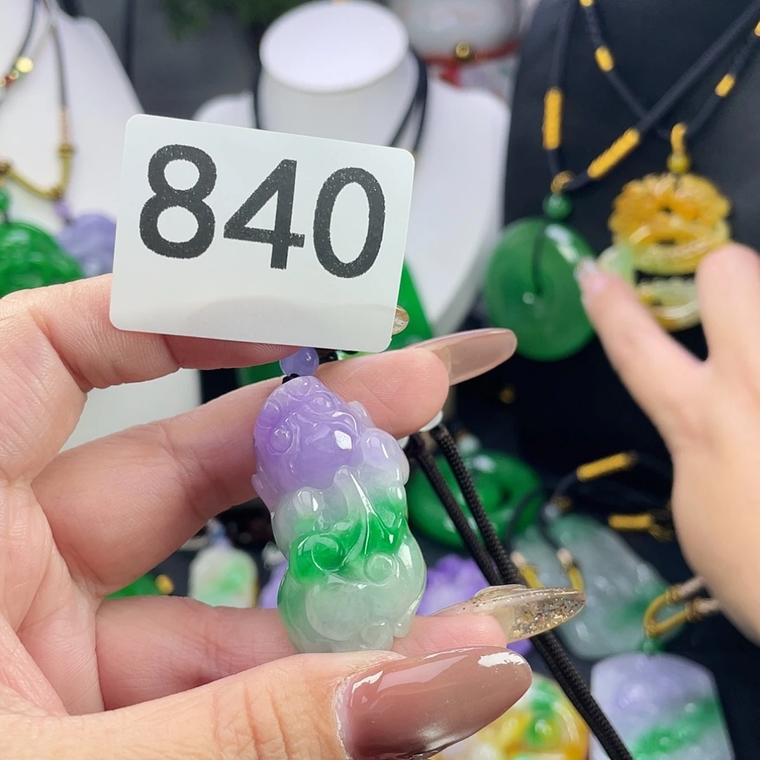 翡翠未镶嵌吊坠(赠链)