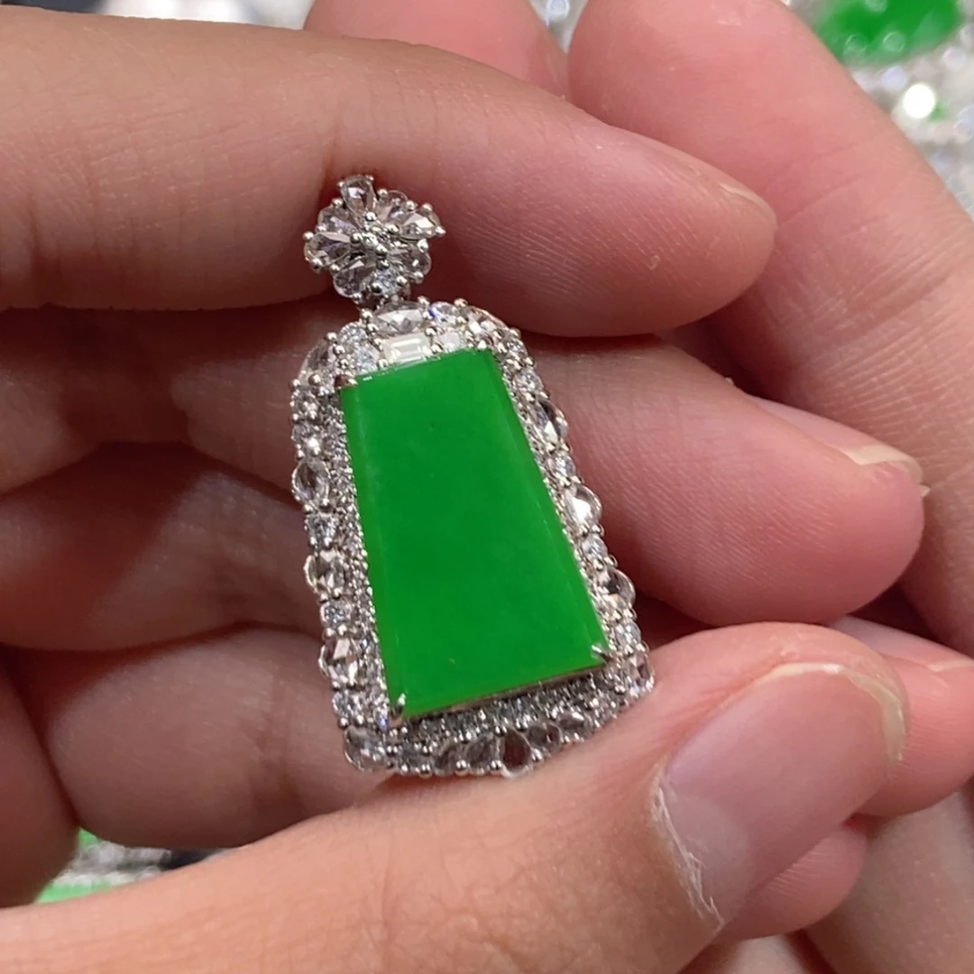 翡翠18K金镶嵌吊坠(不含链)天然缅甸A货翡翠