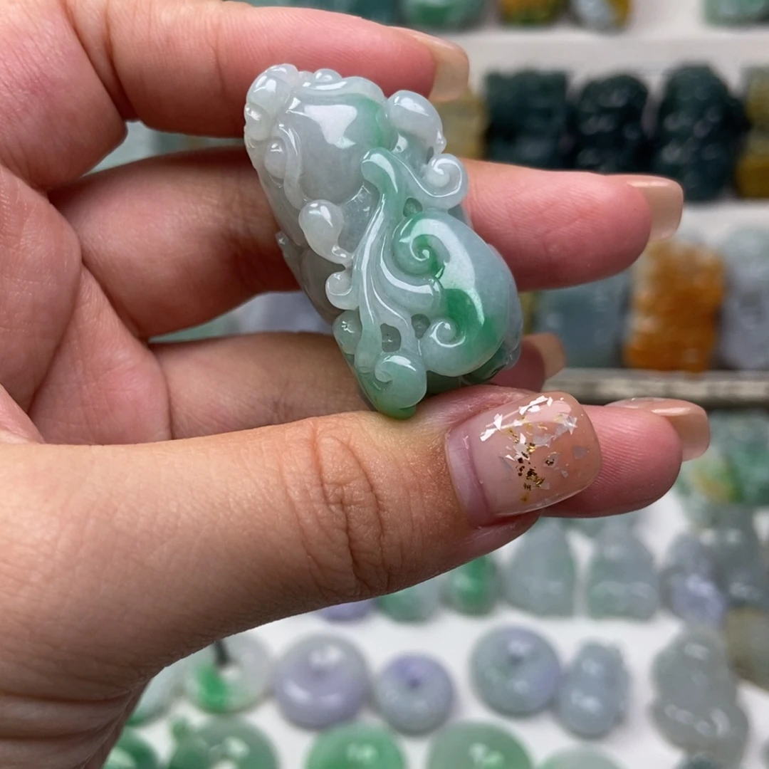 翡翠未镶嵌吊坠(赠链)