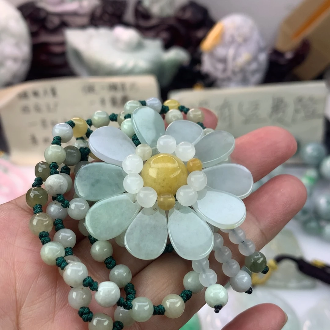 翡翠未镶嵌颈饰是