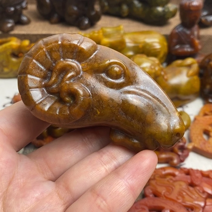 蛇纹石玉未镶嵌颈饰24.9