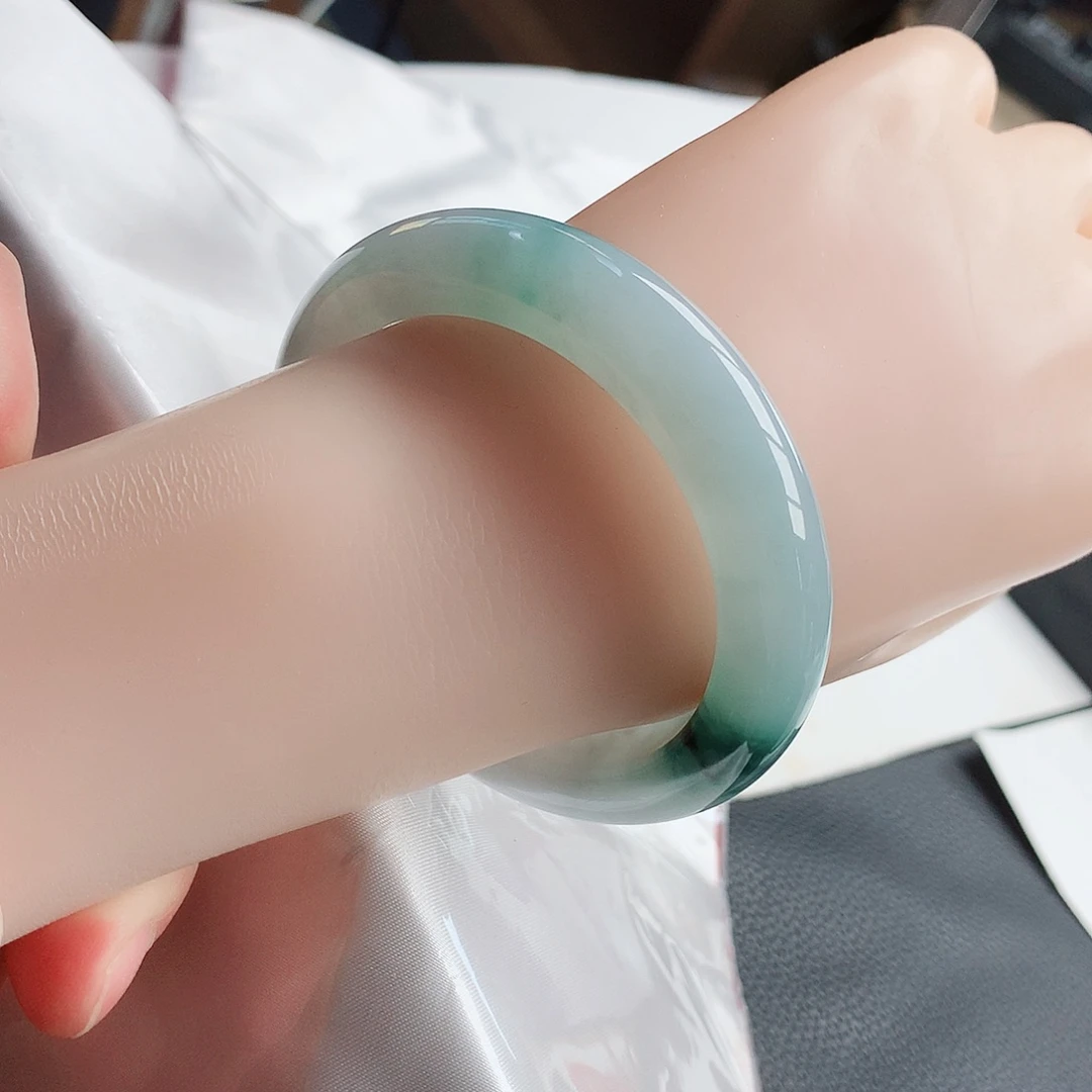 翡翠手镯未镶嵌天然翡翠A货