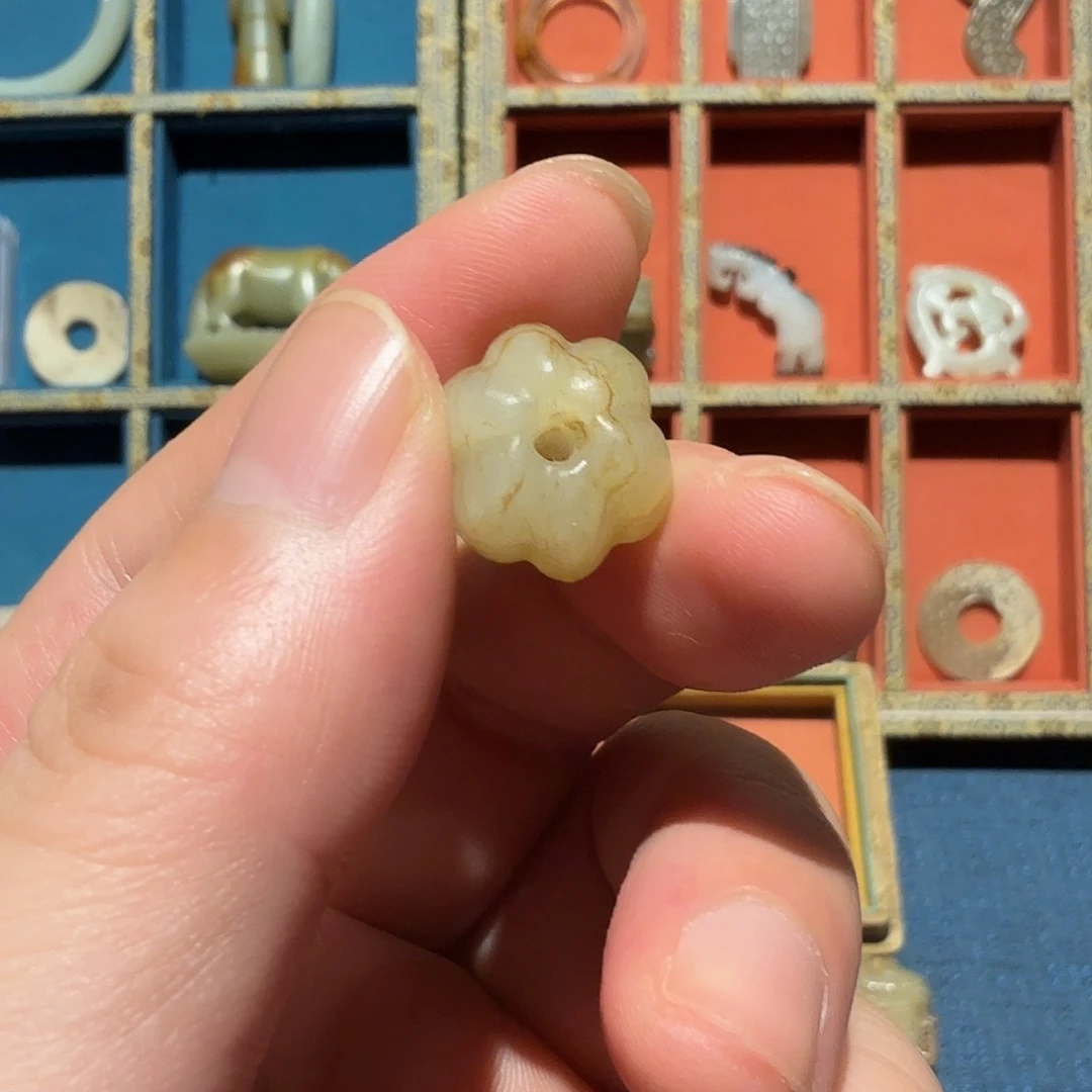 勿***安和田玉未镶嵌颈饰