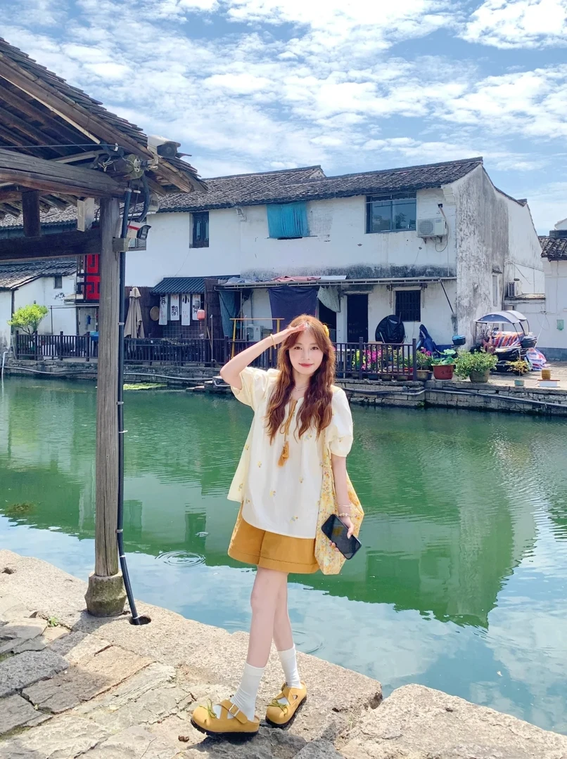 2025年夏季套装女韩版宽松百搭泡泡袖衬衫阔腿短裤时尚显瘦两件套