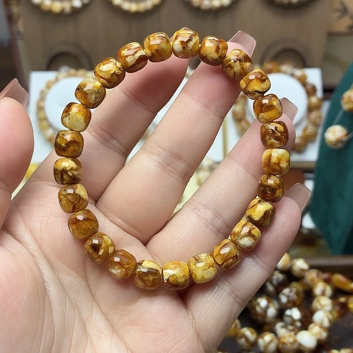 8mm沁色精工老型手串一条带矿点