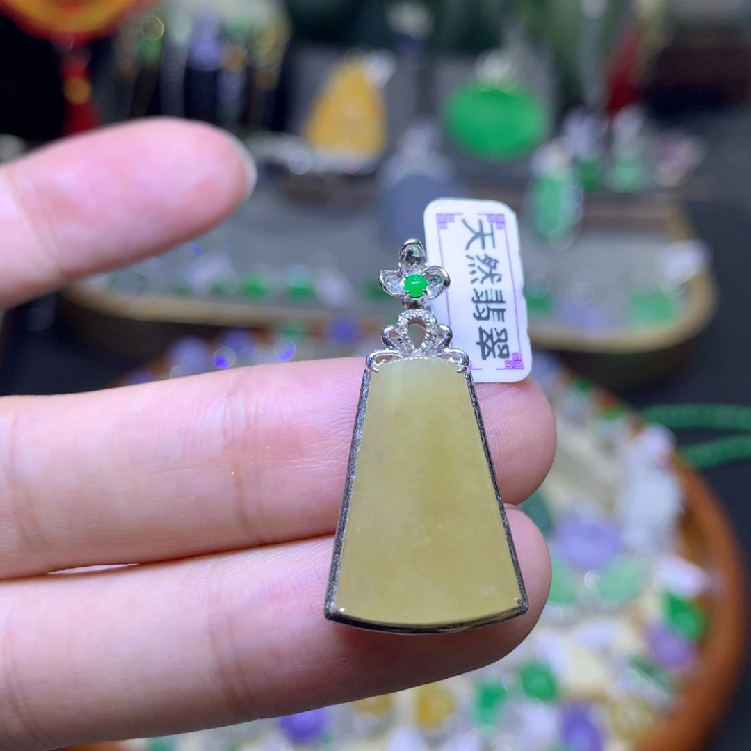 翡翠18K金镶嵌颈饰翡翠吊坠项链