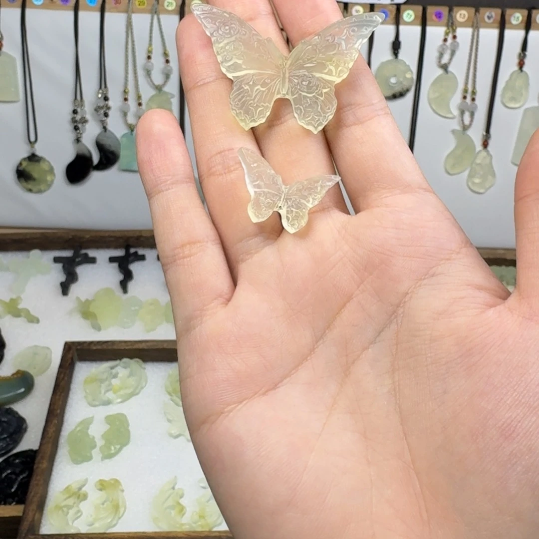 蛇纹石玉吊坠未镶嵌小**元