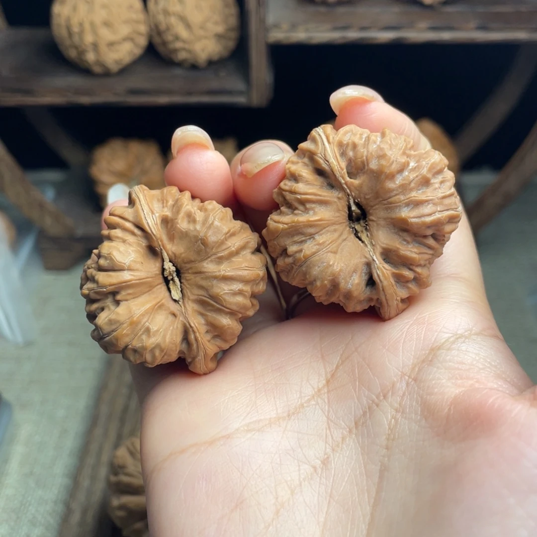 C***5文玩核桃吊坠平谷凹底40