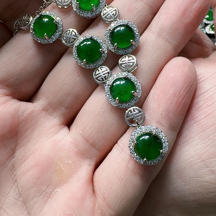 翡翠颈饰未镶嵌天然A货翡翠放漏