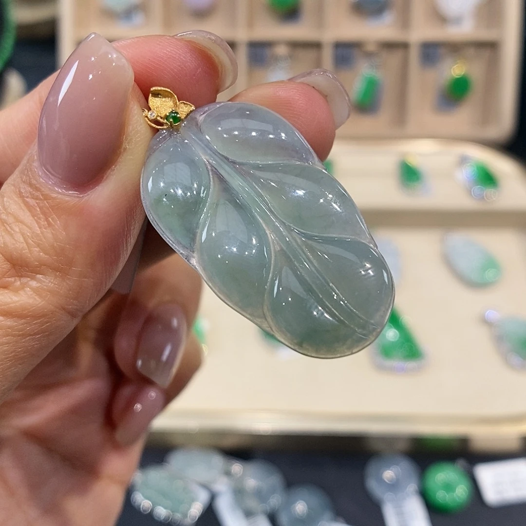 翡翠颈饰18K金镶嵌叶子