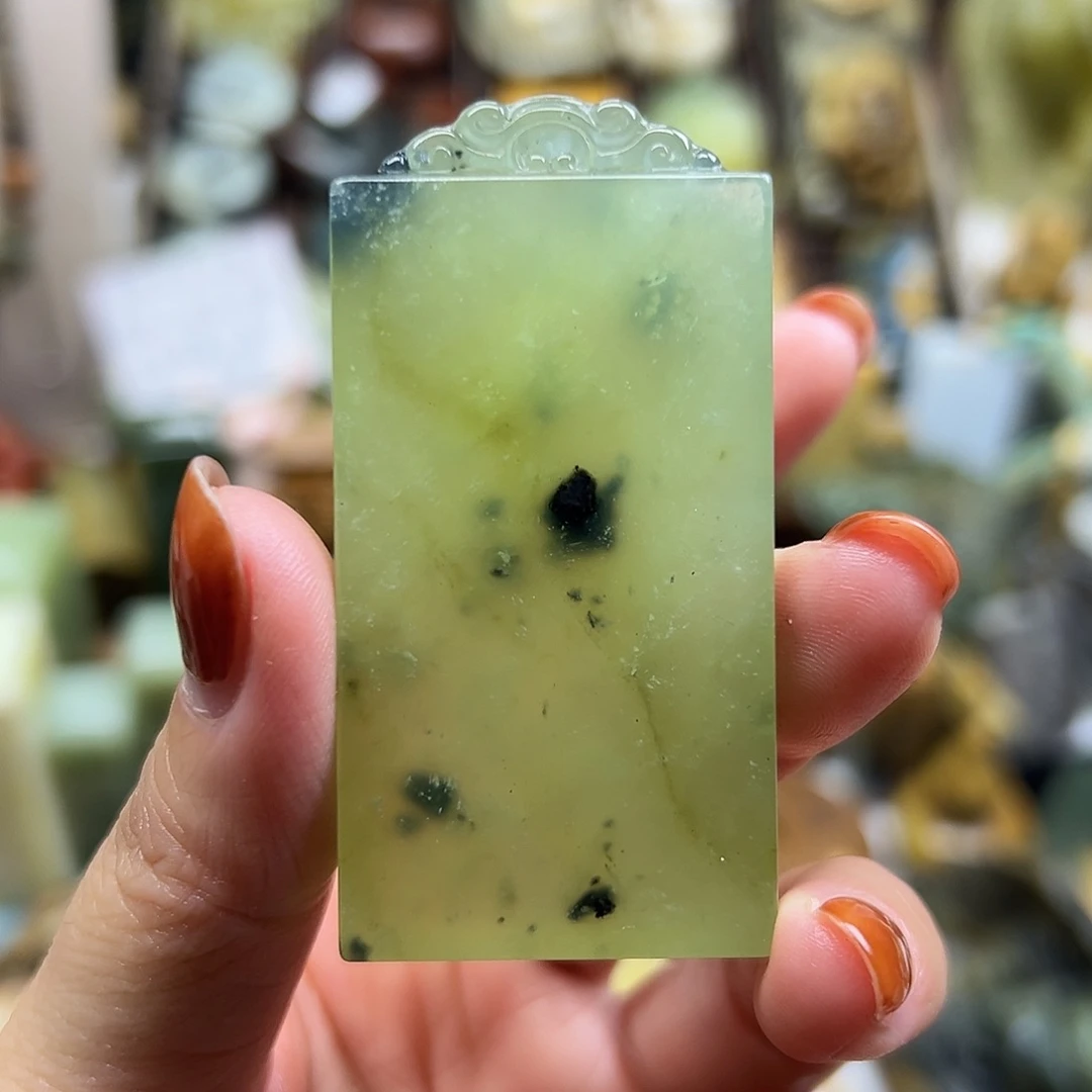 岫玉未镶嵌颈饰岫玉水墨牌子