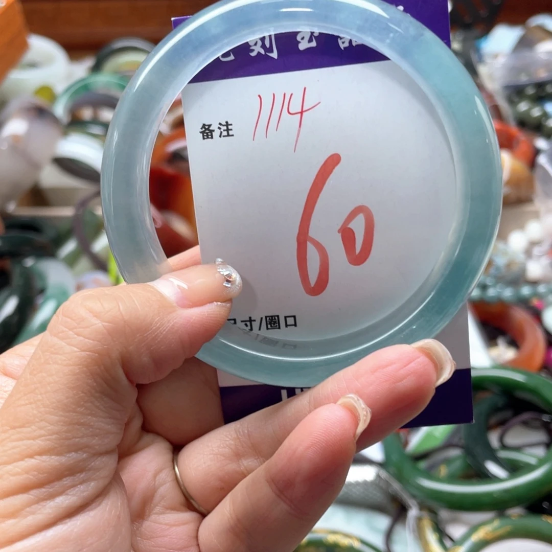 未镶嵌手镯石英岩玉