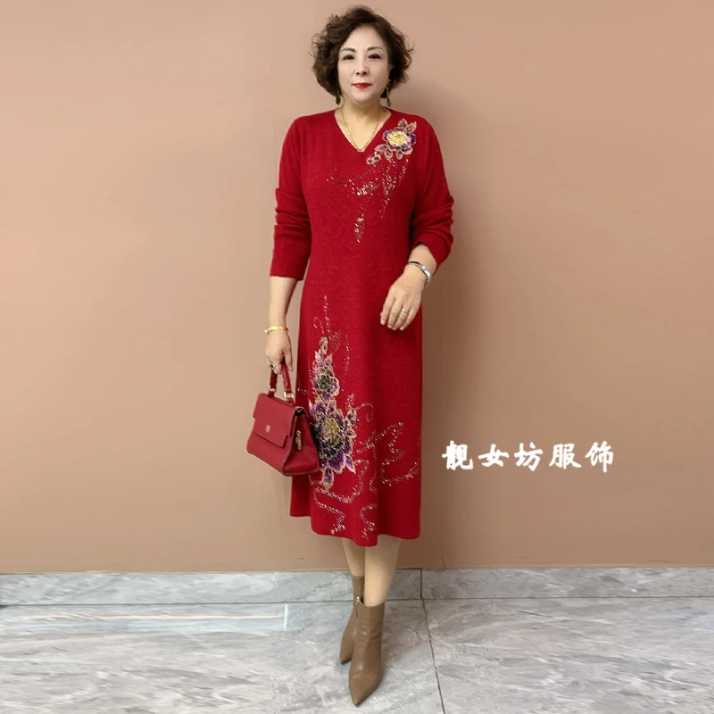 妈妈装时尚优雅绣花长款礼服裙秋冬中老年加肥宽松大码针织连衣裙