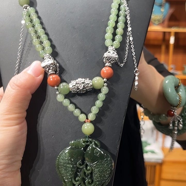 颈饰未镶嵌和田玉（糖玉）