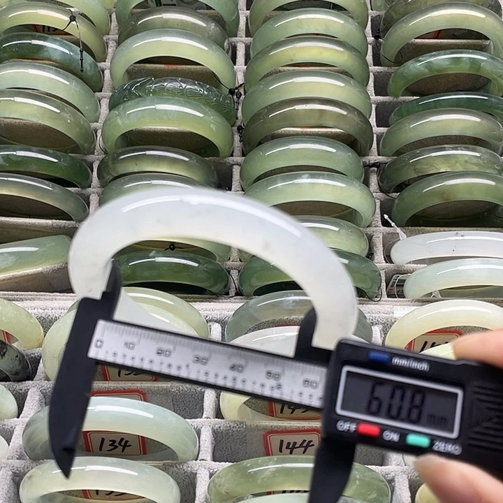 未镶嵌蛇纹石玉手镯133