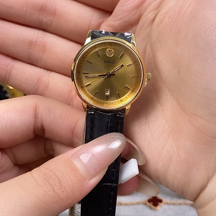 小牛皮锻造碳石英机芯女款黄金腕表30mm