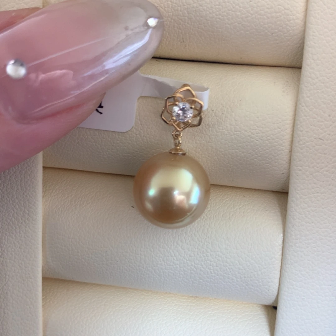 颈饰18K金镶嵌海水珍珠