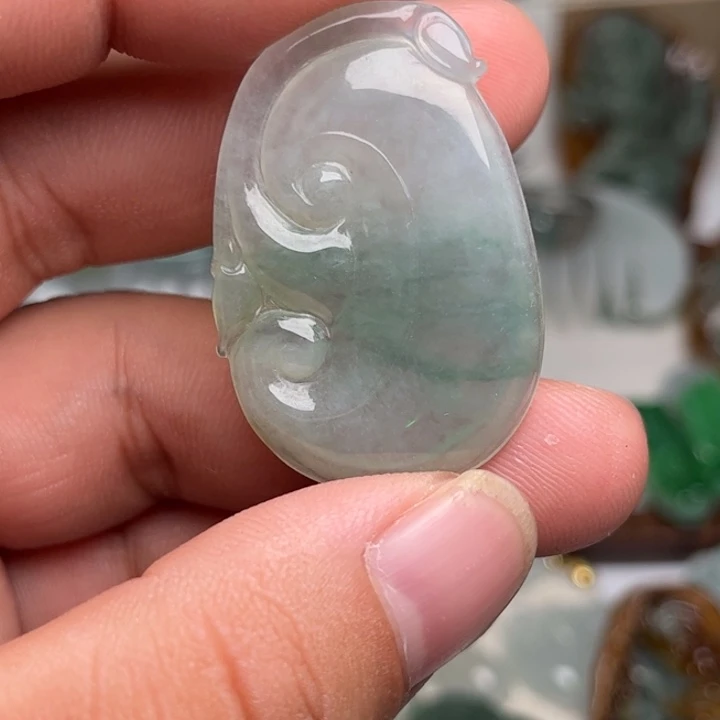 翡翠未镶嵌颈饰如意