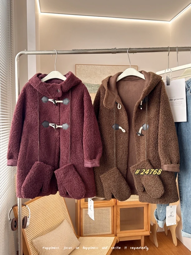 【柒·壹】连帽牛角扣一手长外套 带手套