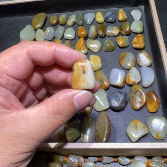 用***7和田玉未镶嵌颈饰