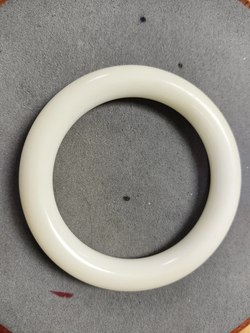 1311号精品白色圆条手镯