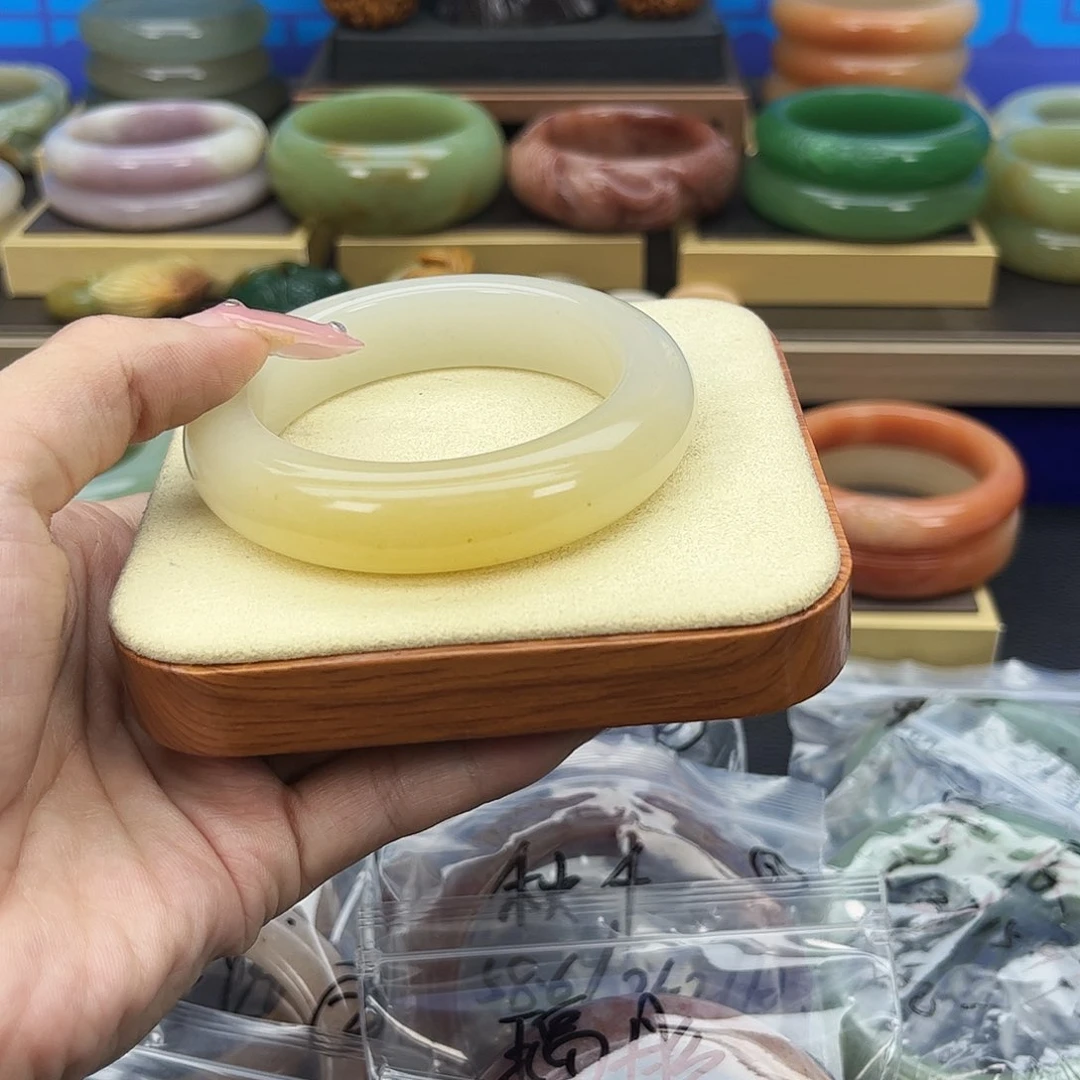 未镶嵌手镯石英质玉小*徐