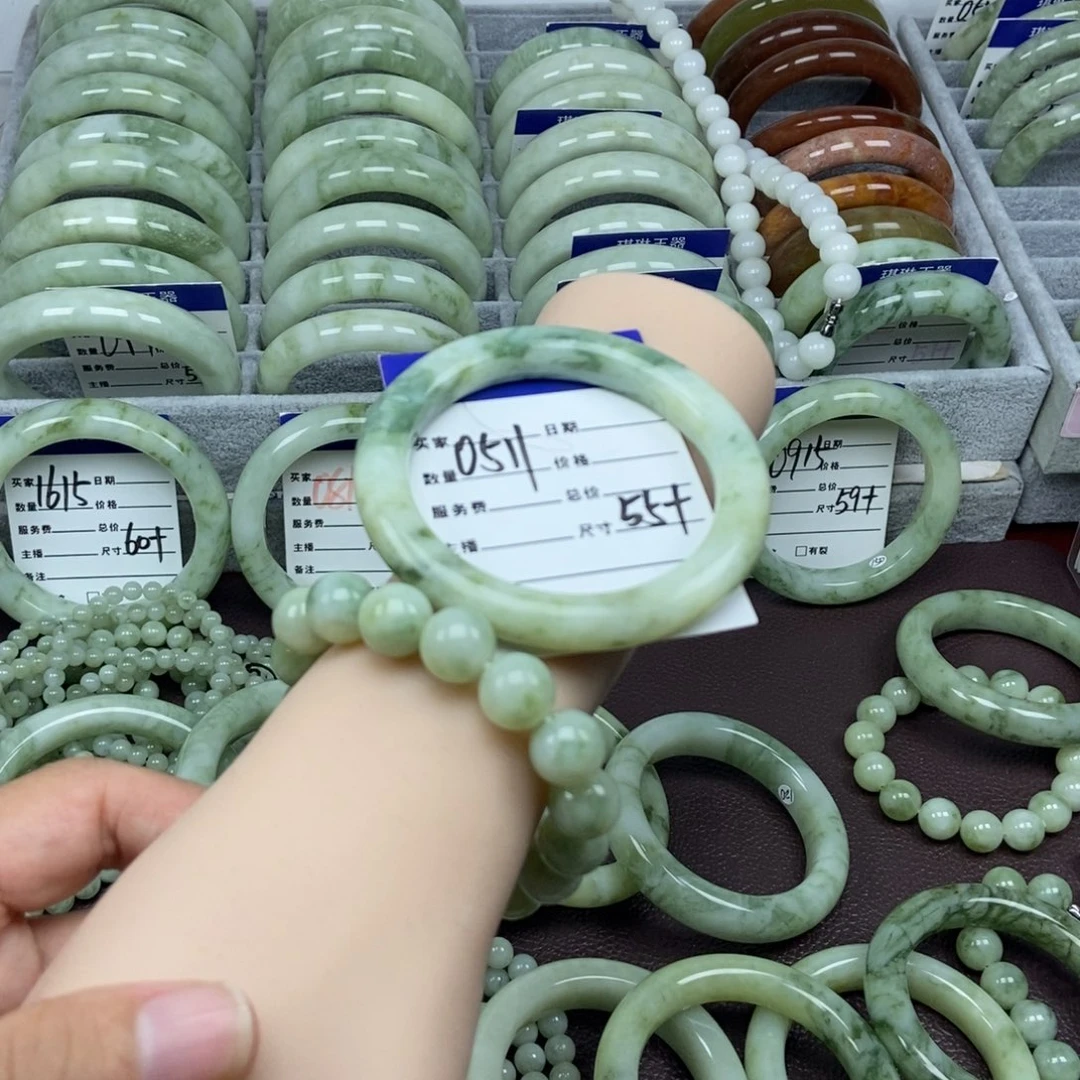 蛇纹石玉未镶嵌手镯