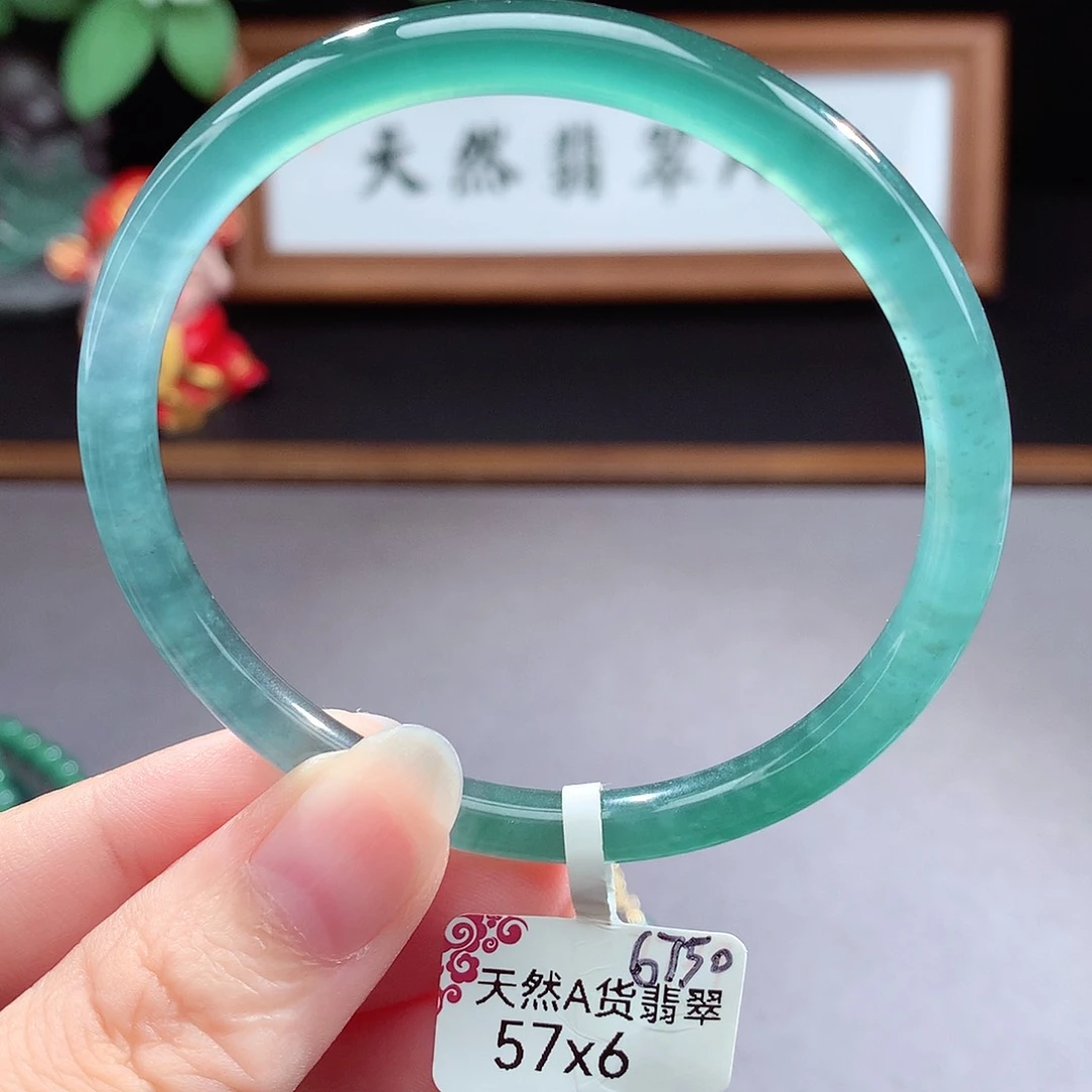 未镶嵌手镯（圆镯）翡翠