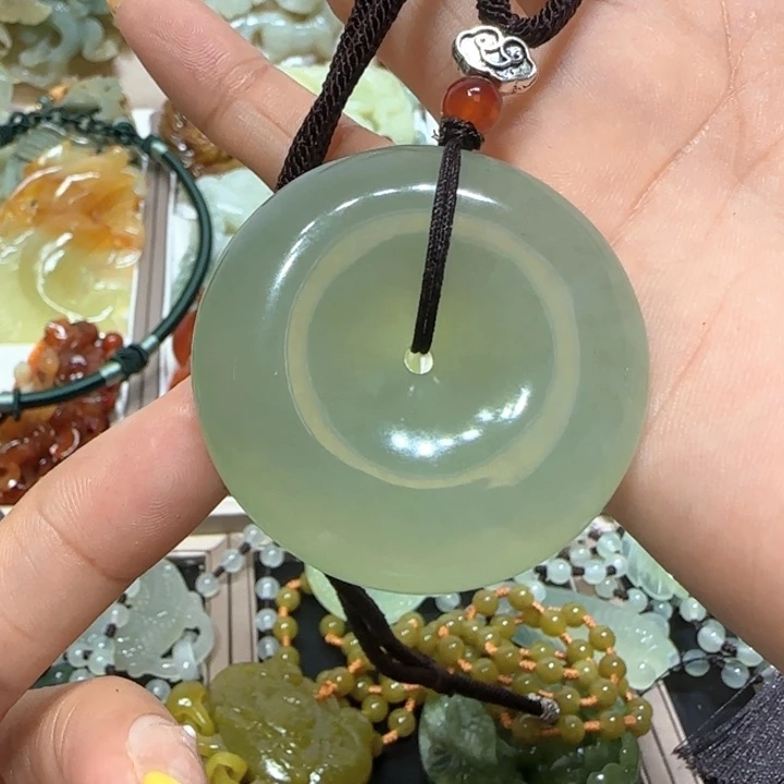 蛇纹石玉未镶嵌吊坠