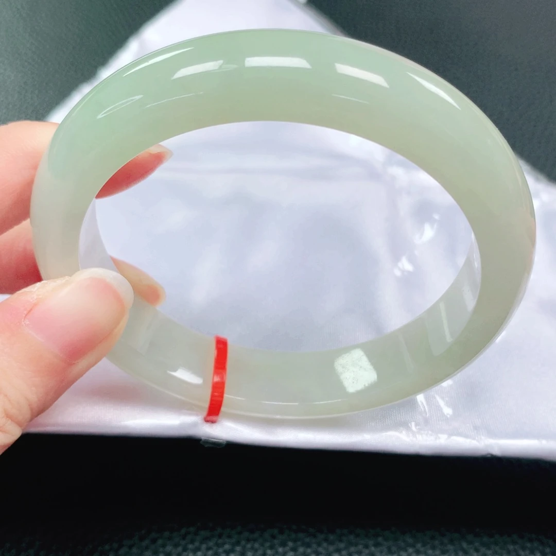 翡翠手镯未镶嵌61圈