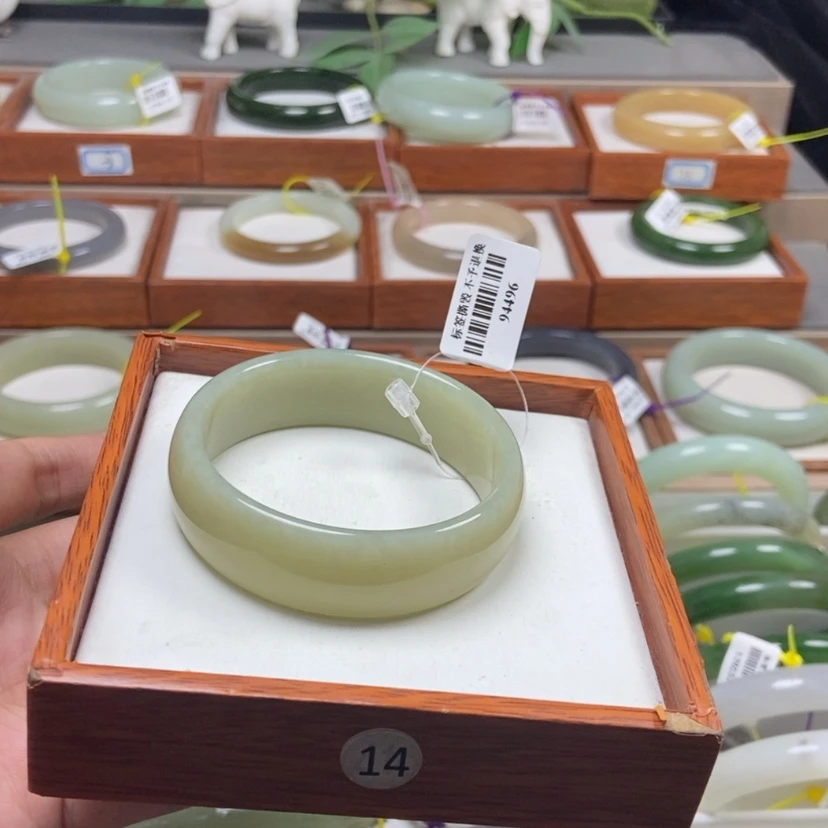 【闪购商品】和田玉手镯未镶嵌22