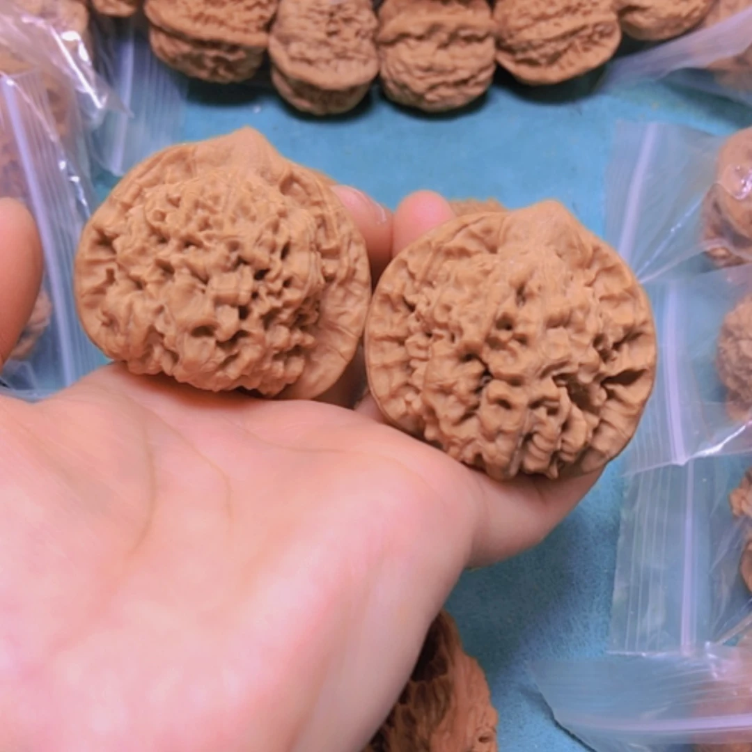 【闪购商品】把件核桃47官帽修尖