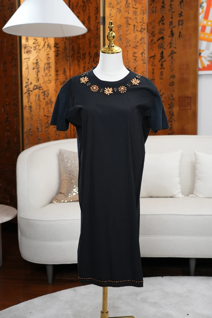 Ruby衣橱 | 黑色木质立体花连衣裙 QD028