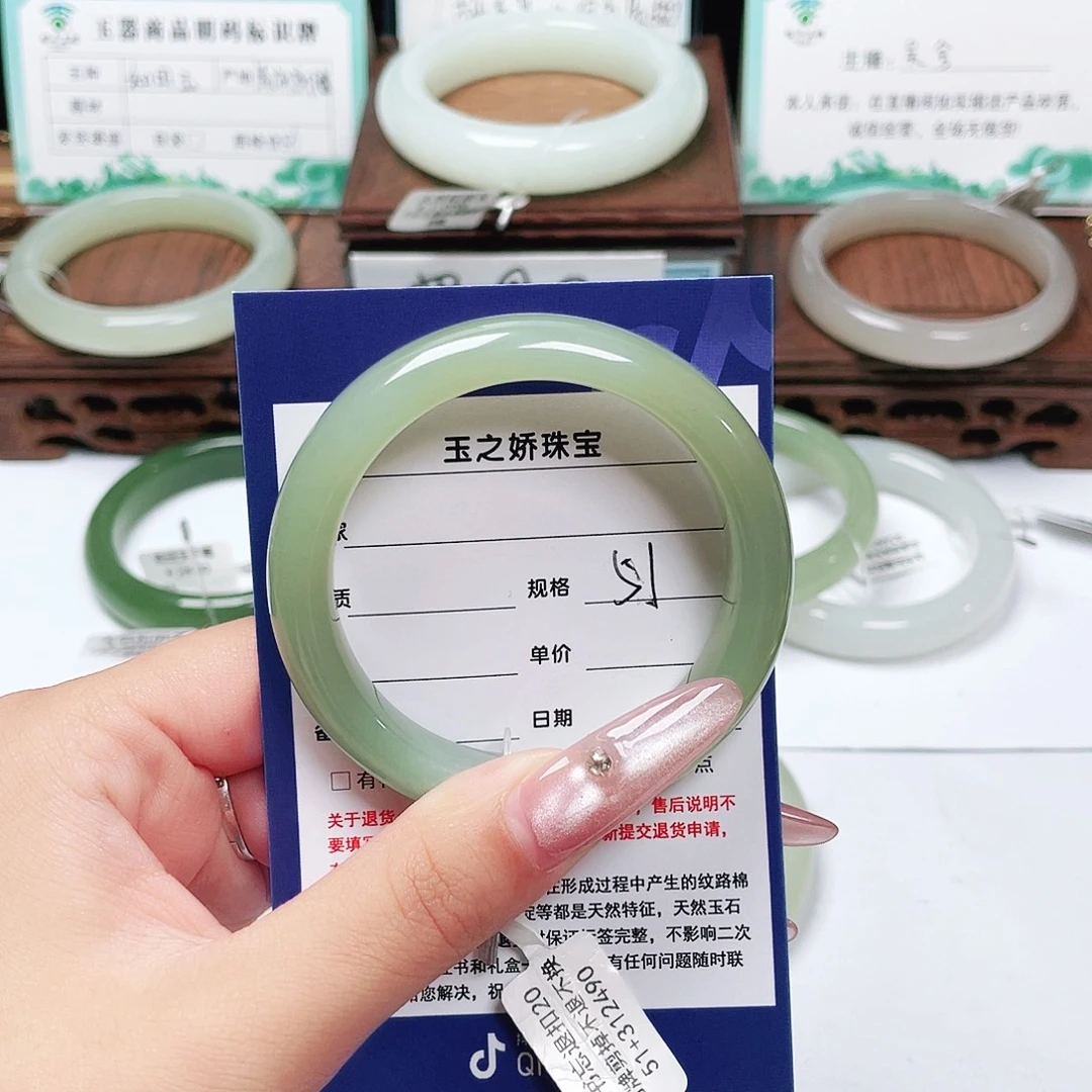 小***芳未镶嵌手镯和田玉