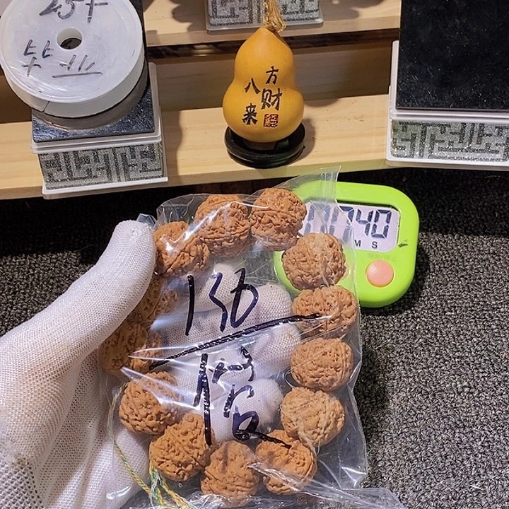 俊***吊坠金刚菩提在干嘛的我也睡啦睡