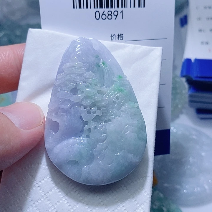 翡翠未镶嵌颈饰是