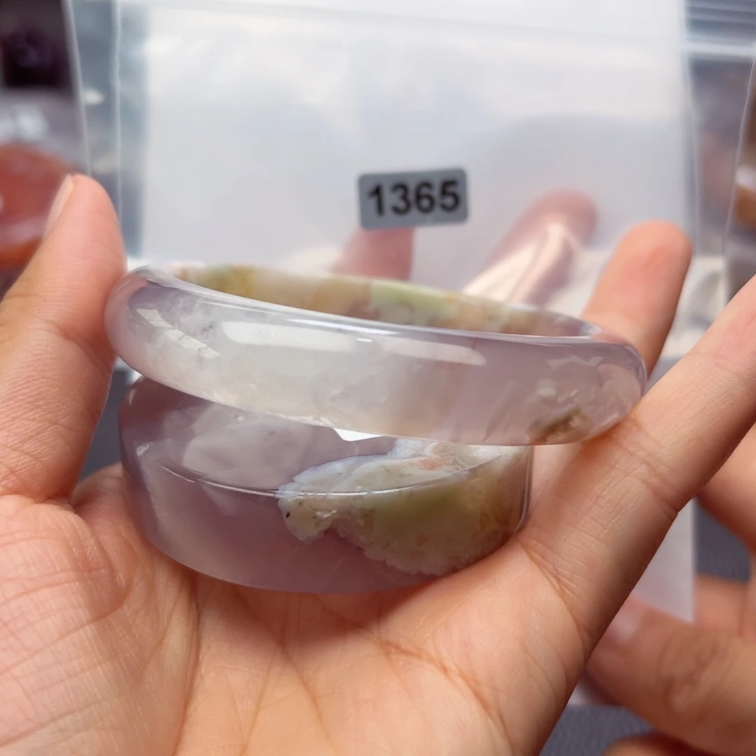 未镶嵌手镯玛瑙/玉髓周****?