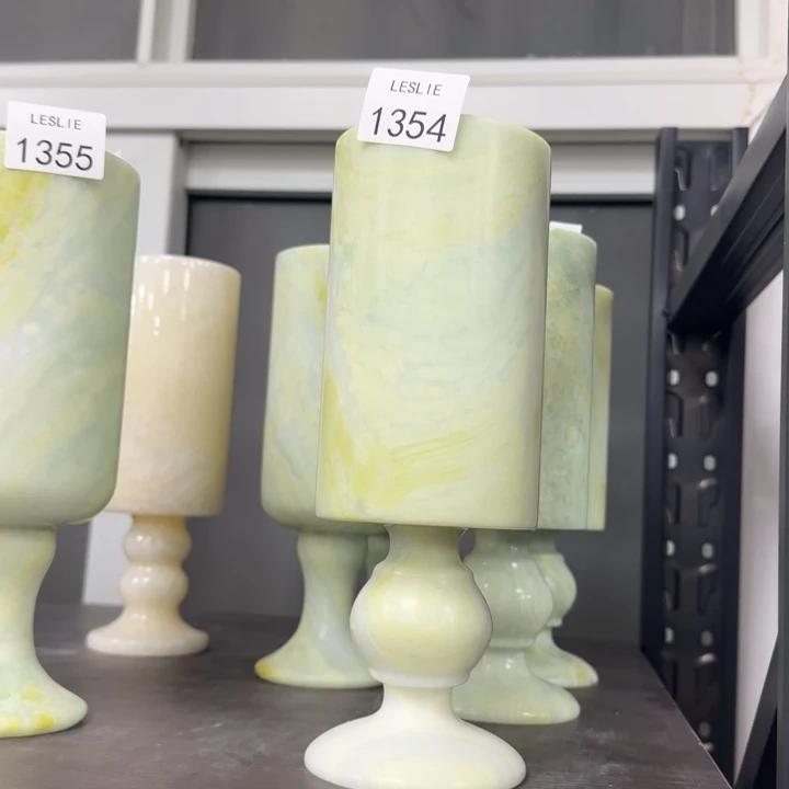 X1354.                 花瓶