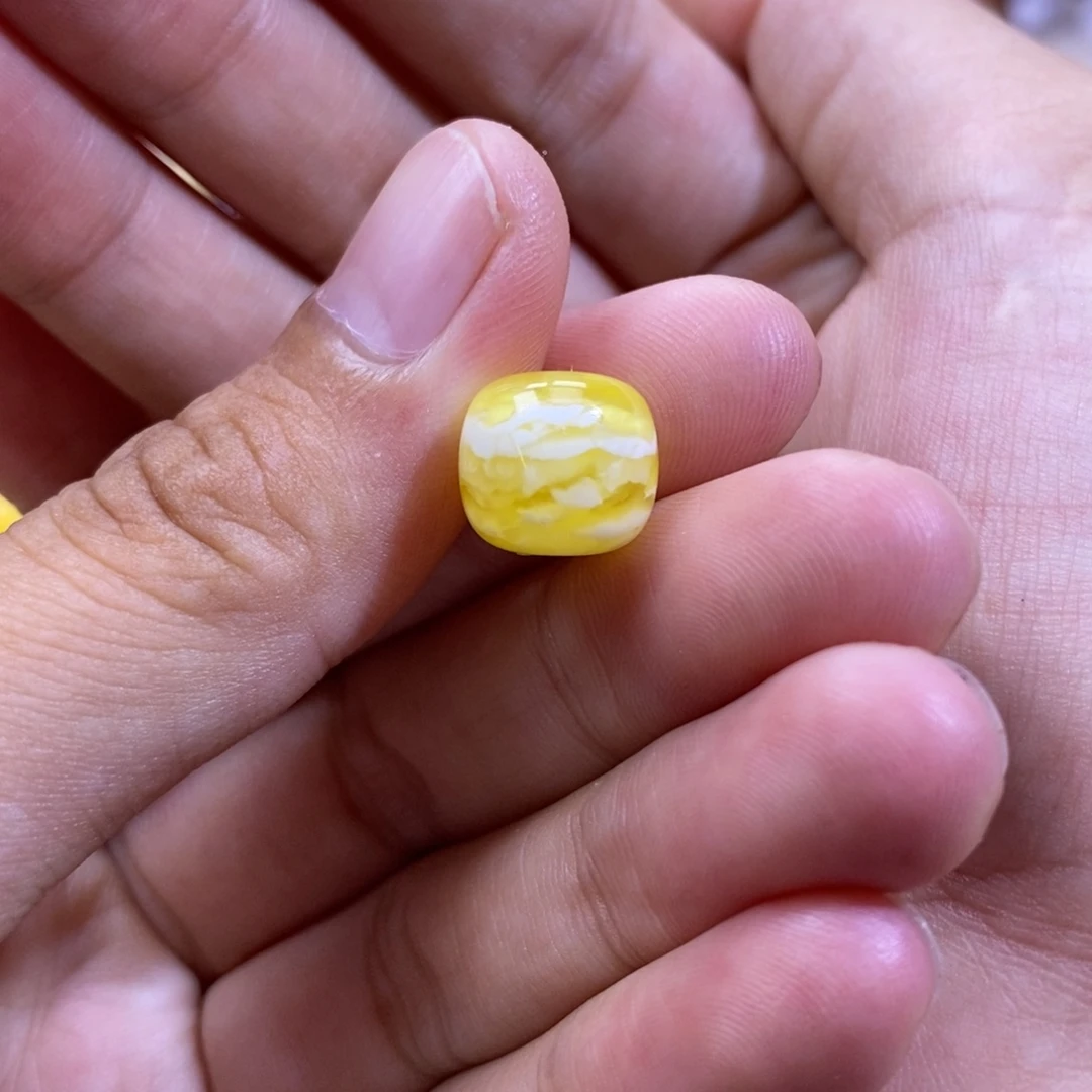 未镶嵌琥珀珠宝奇石也**.
