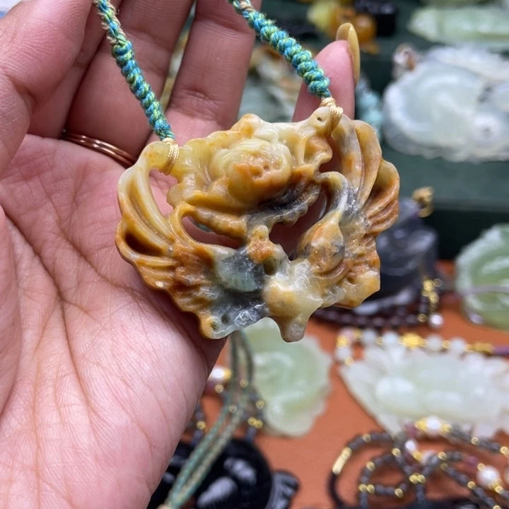 蛇纹石玉未镶嵌吊坠